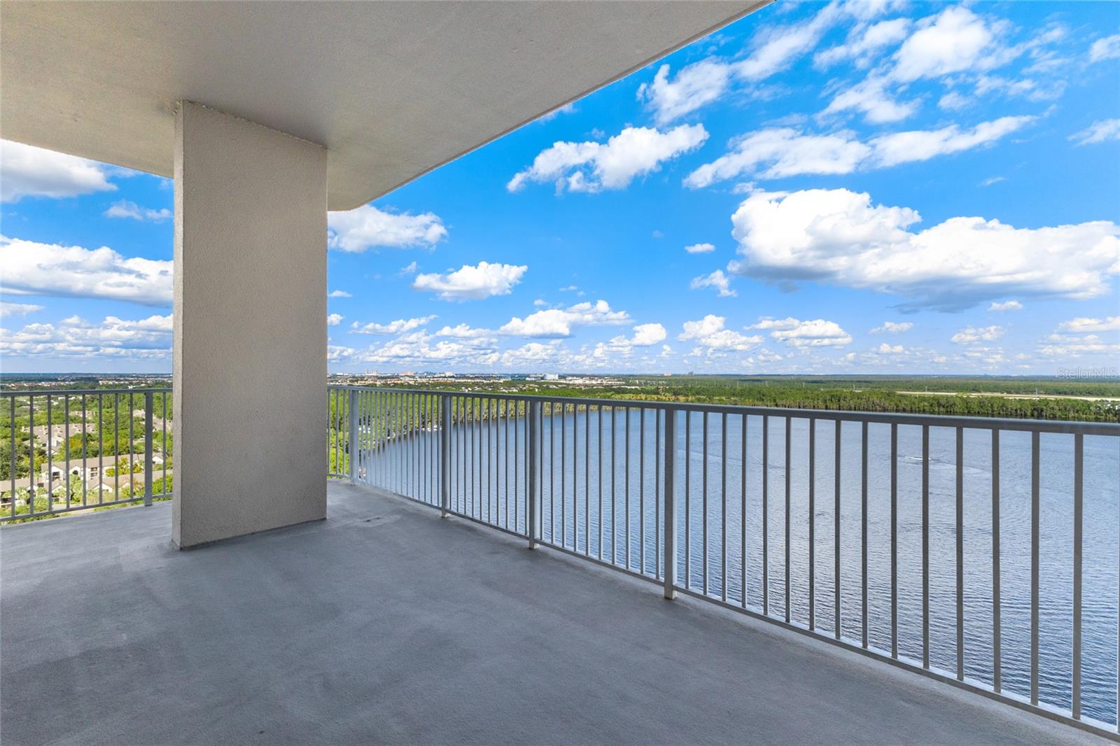 13427 BLUE HERON BEACH DR, #2001, Orlando, FL 32821