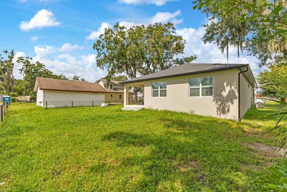 2203 W LOWRY AVENUE, Plant City, FL 33563