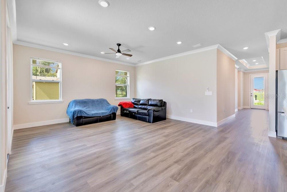 2203 W LOWRY AVENUE, Plant City, FL 33563