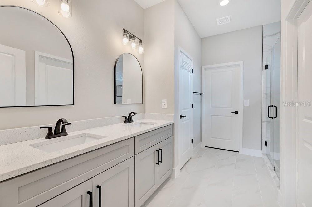 2203 W LOWRY AVENUE, Plant City, FL 33563