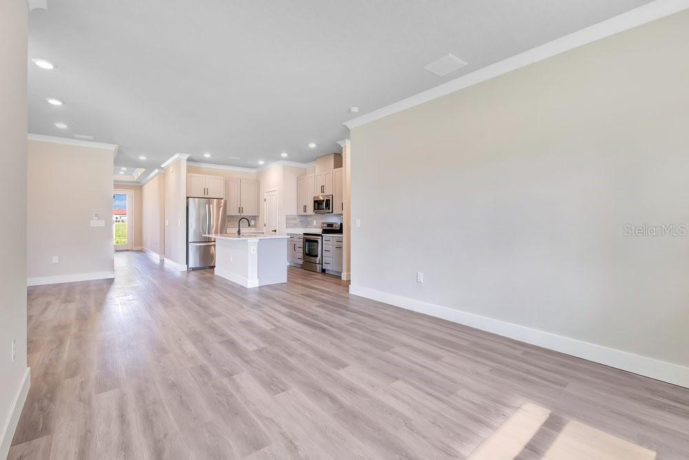 2203 W LOWRY AVENUE, Plant City, FL 33563