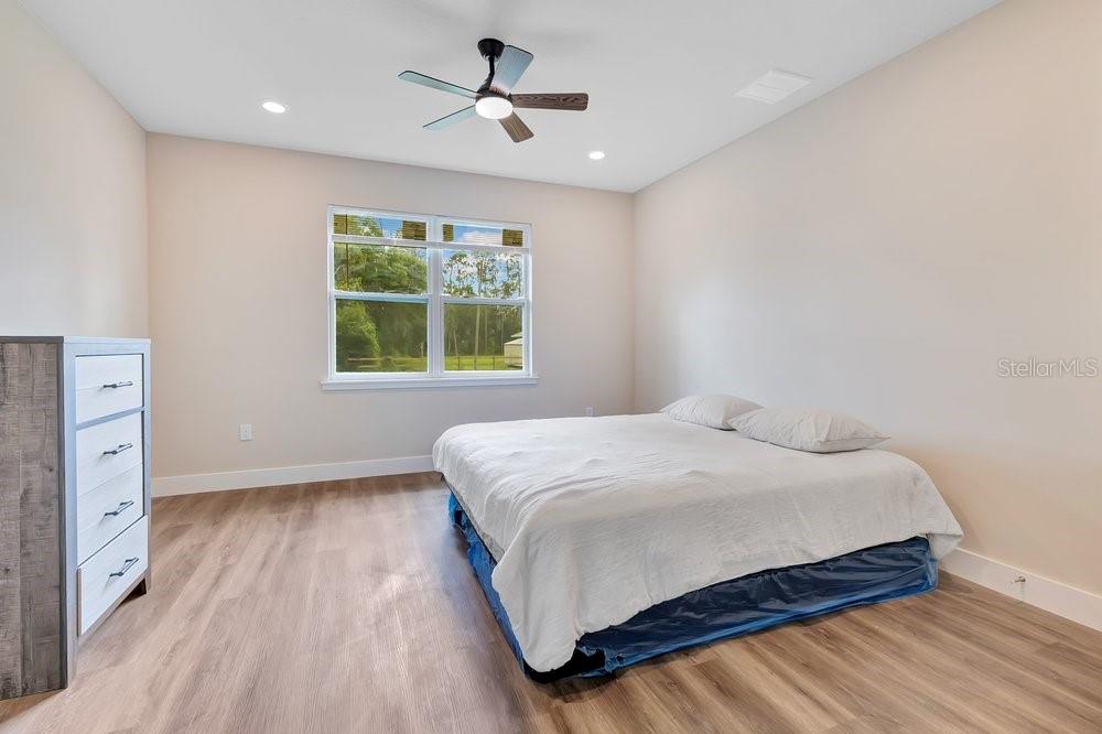 2203 W LOWRY AVENUE, Plant City, FL 33563