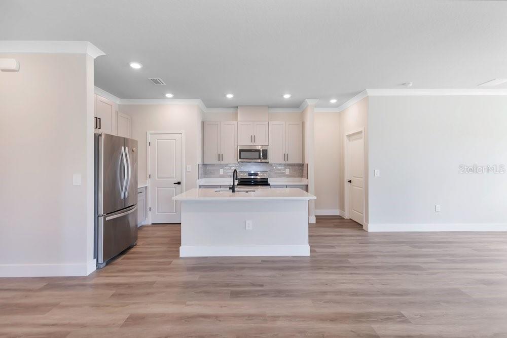 2203 W LOWRY AVENUE, Plant City, FL 33563