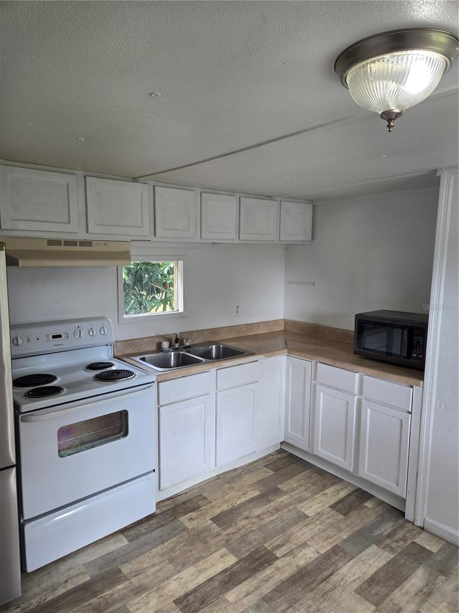 12515 FOUR OAKS ROAD, Tampa, FL 33624