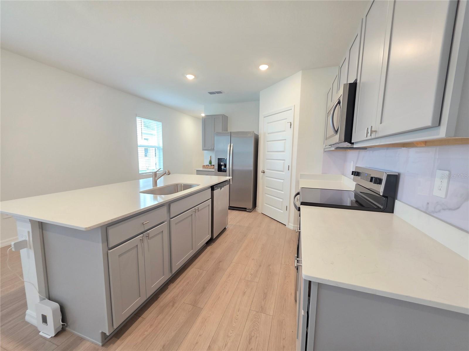 8560 MADRID STREET, Lakeland, FL 33810