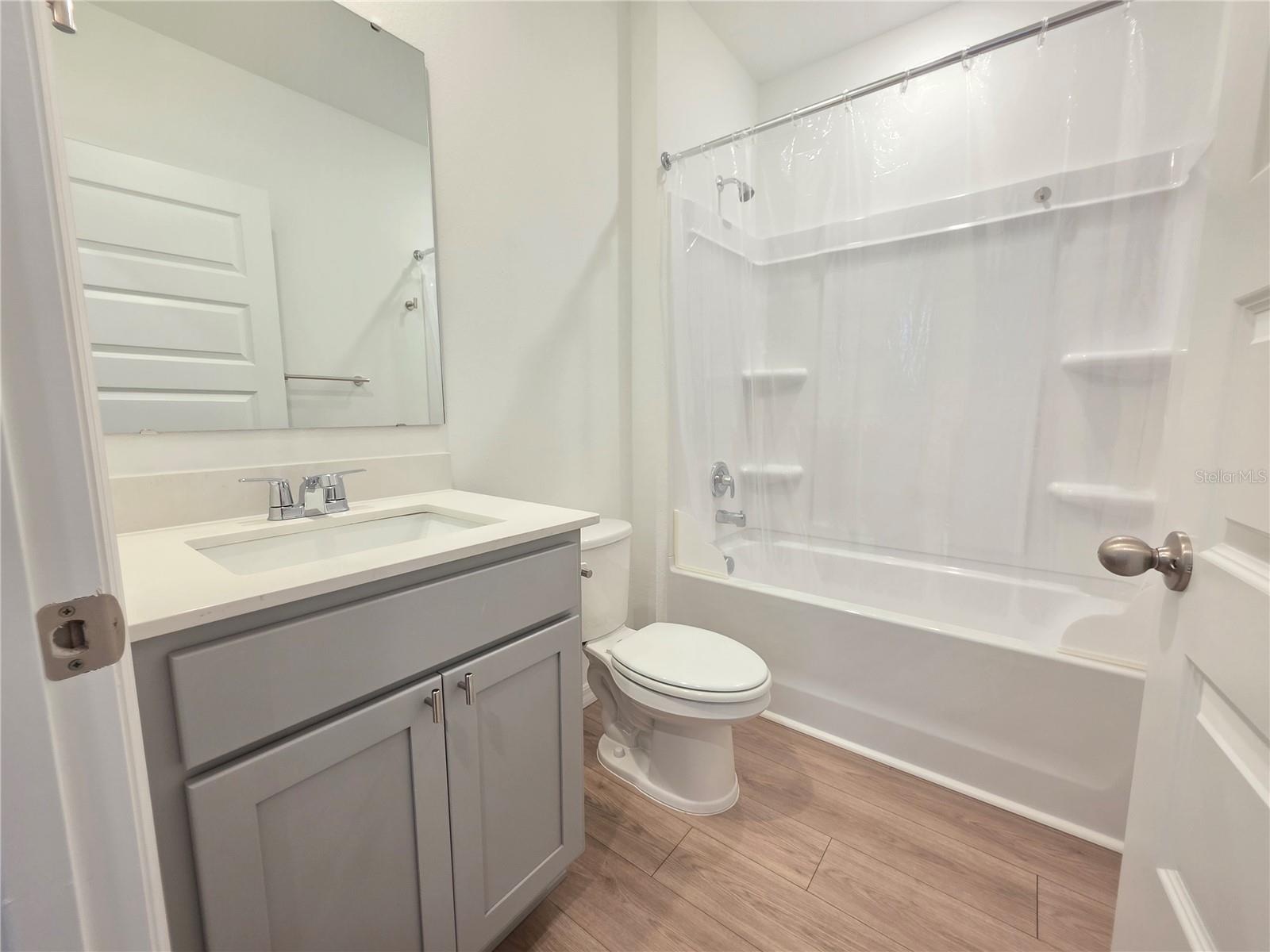 8560 MADRID STREET, Lakeland, FL 33810