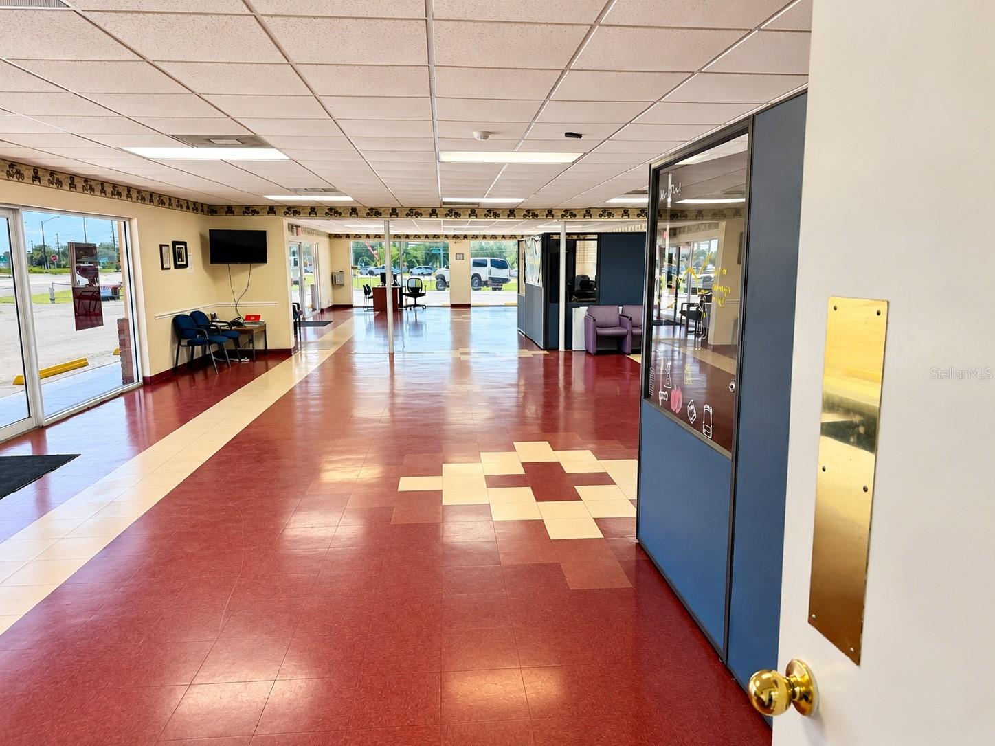 SHOW ROOM/OPEN SPACE