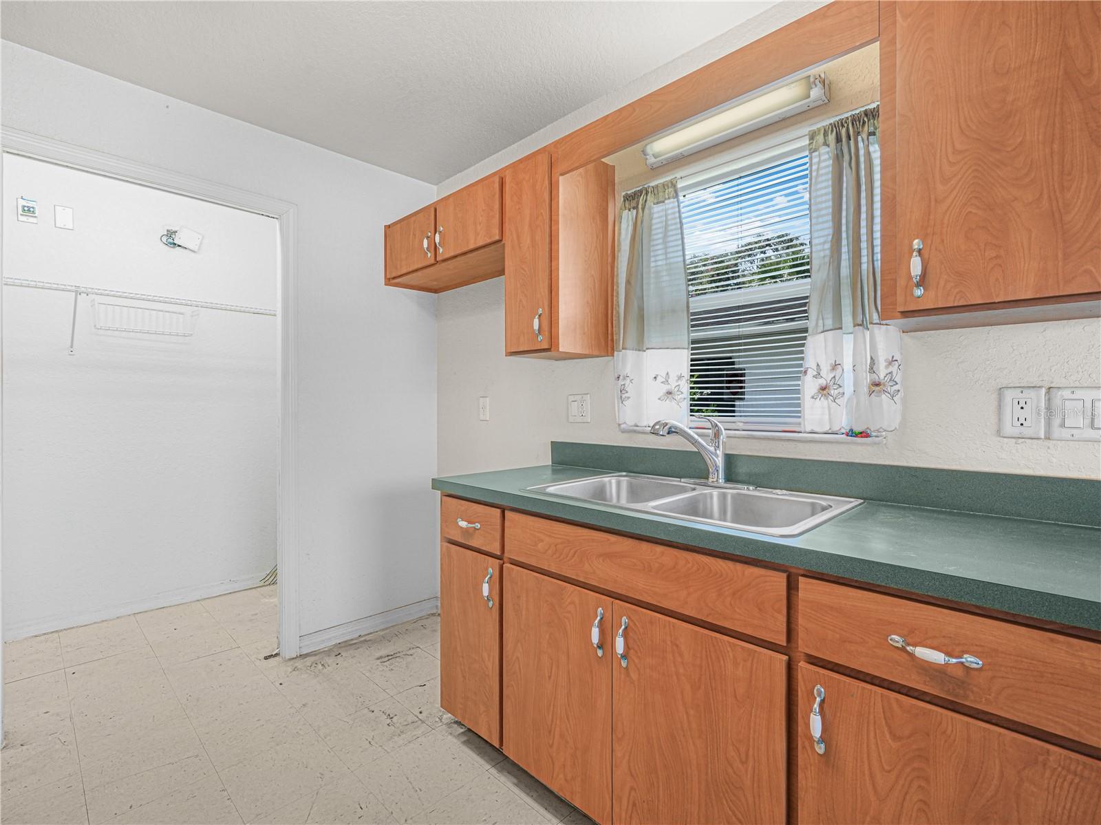 215 DORSETT AVENUE, Lake Wales, FL 33853