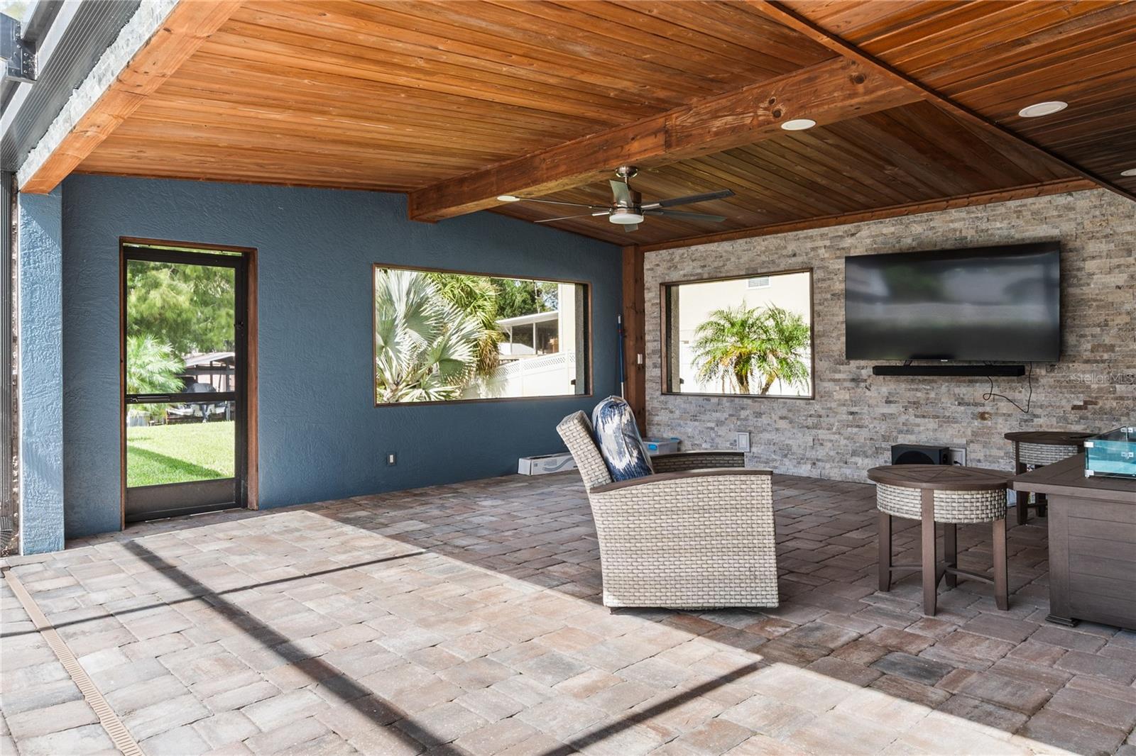 1010 EDGEWATER DRIVE, Winter Haven, FL 33884