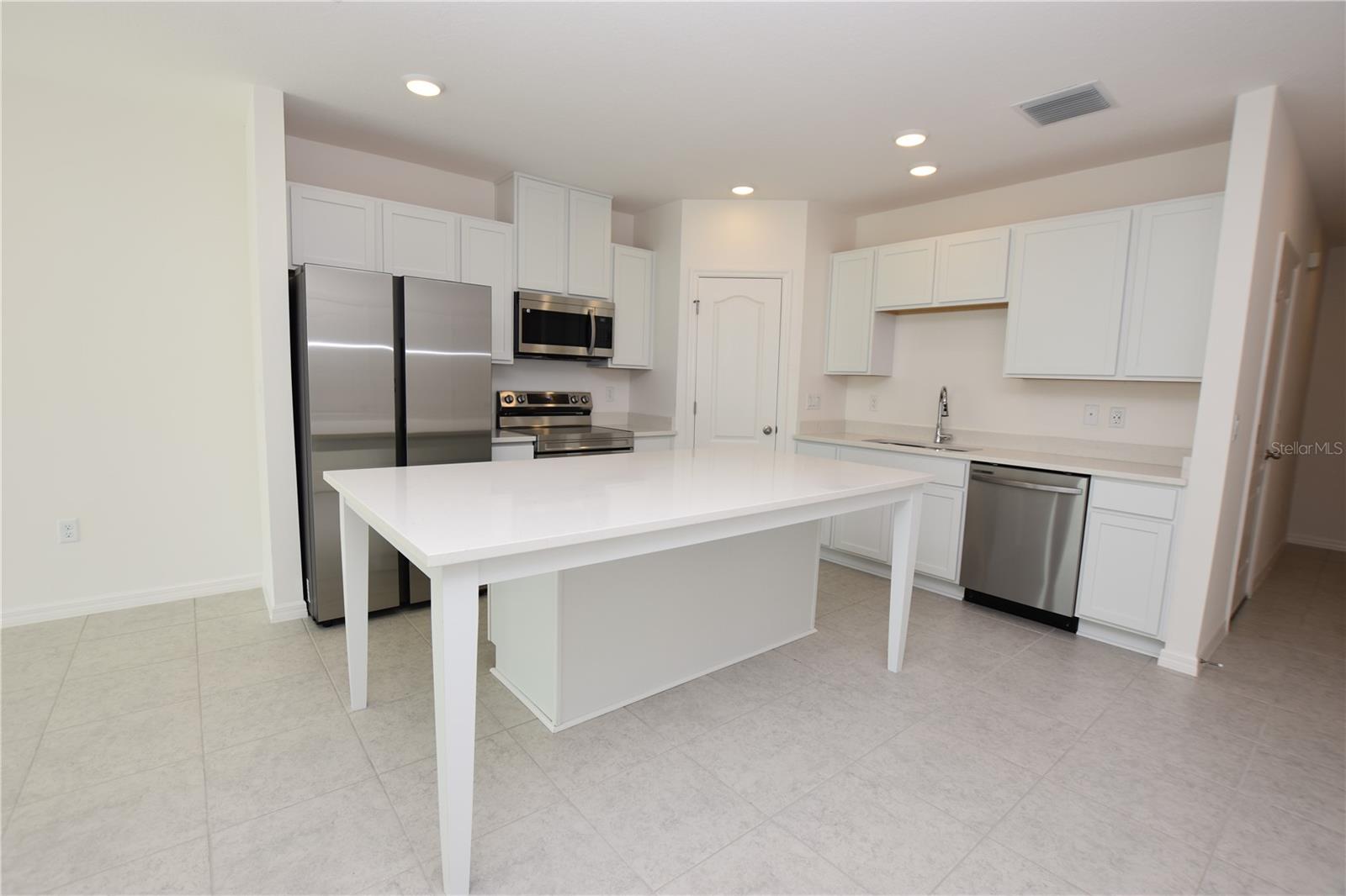 3913 ACADEMIA AVENUE, Lakeland, FL 33803 3913 ACADEMIA AVENUE, Lakeland, FL 33803