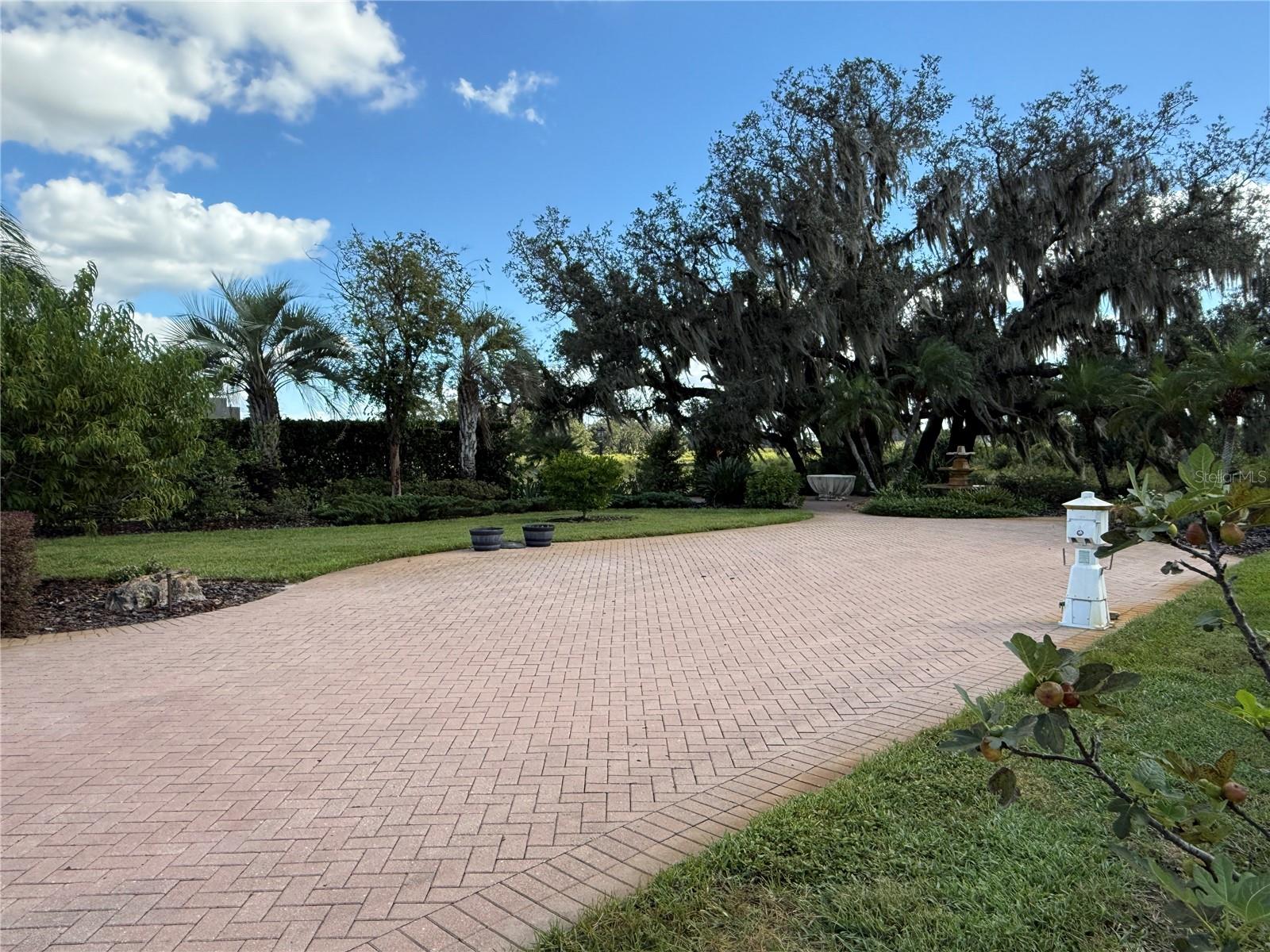 552 MEANDERING WAY, Polk City, FL 33868