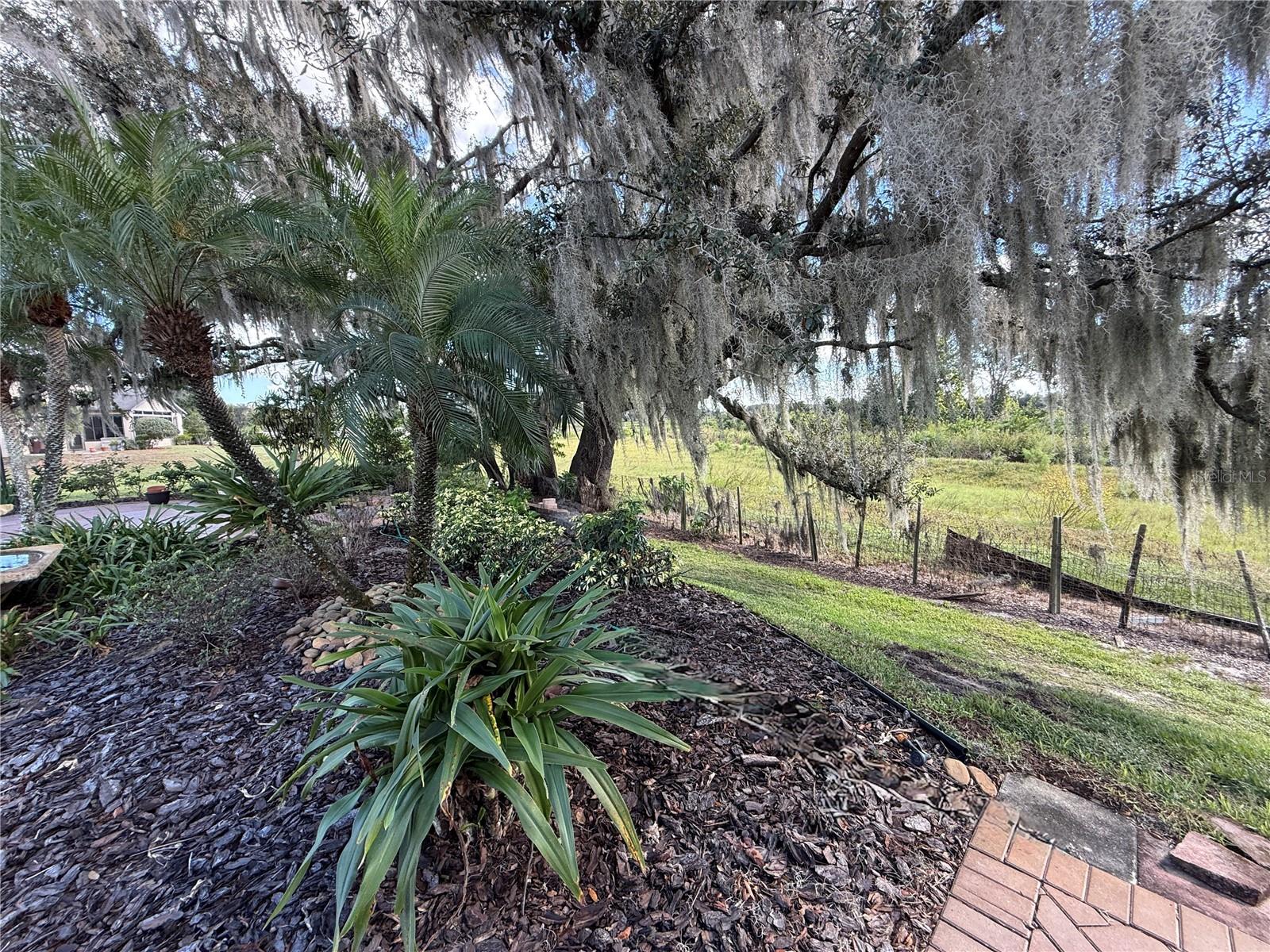 552 MEANDERING WAY, Polk City, FL 33868