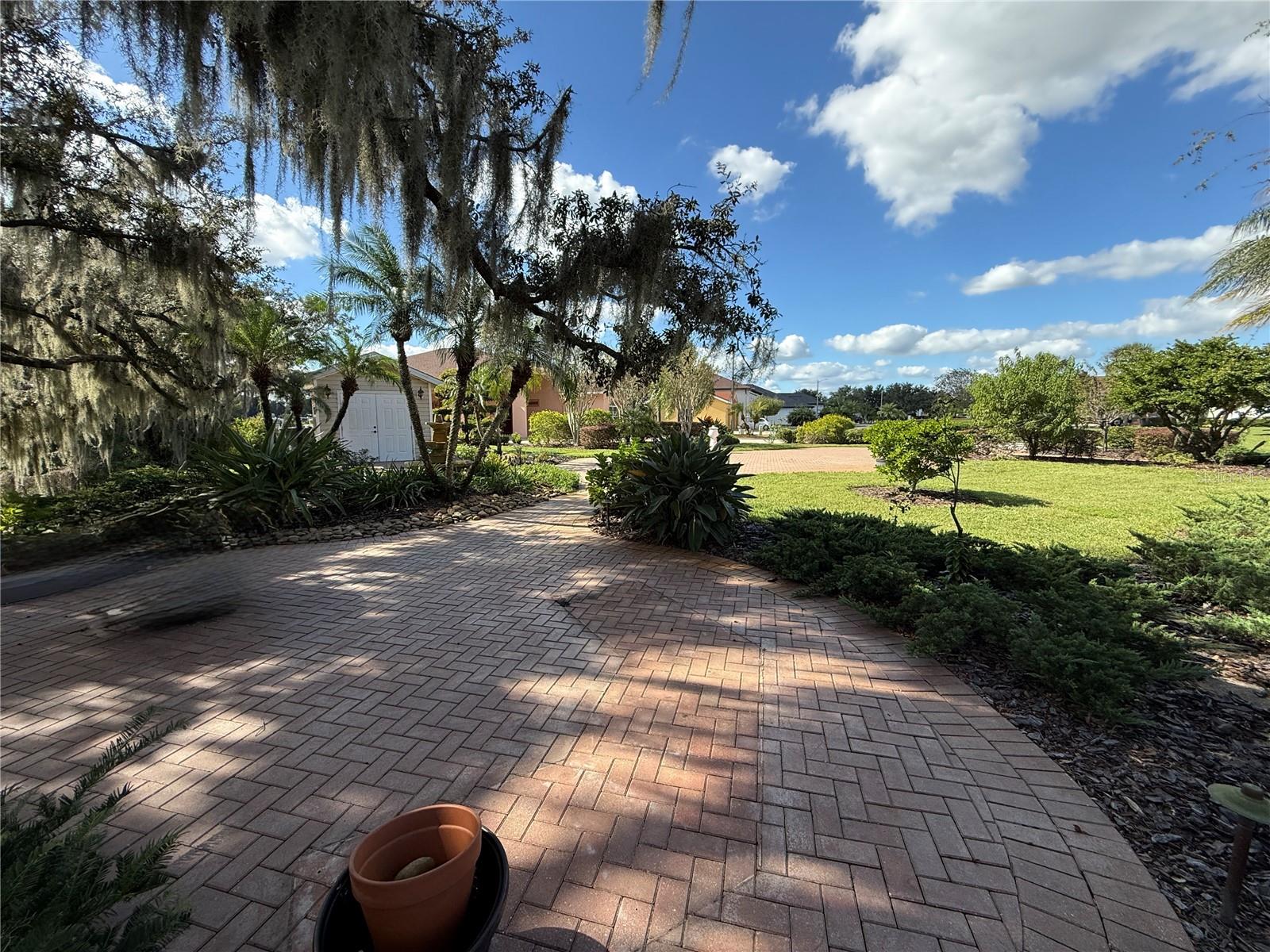 552 MEANDERING WAY, Polk City, FL 33868
