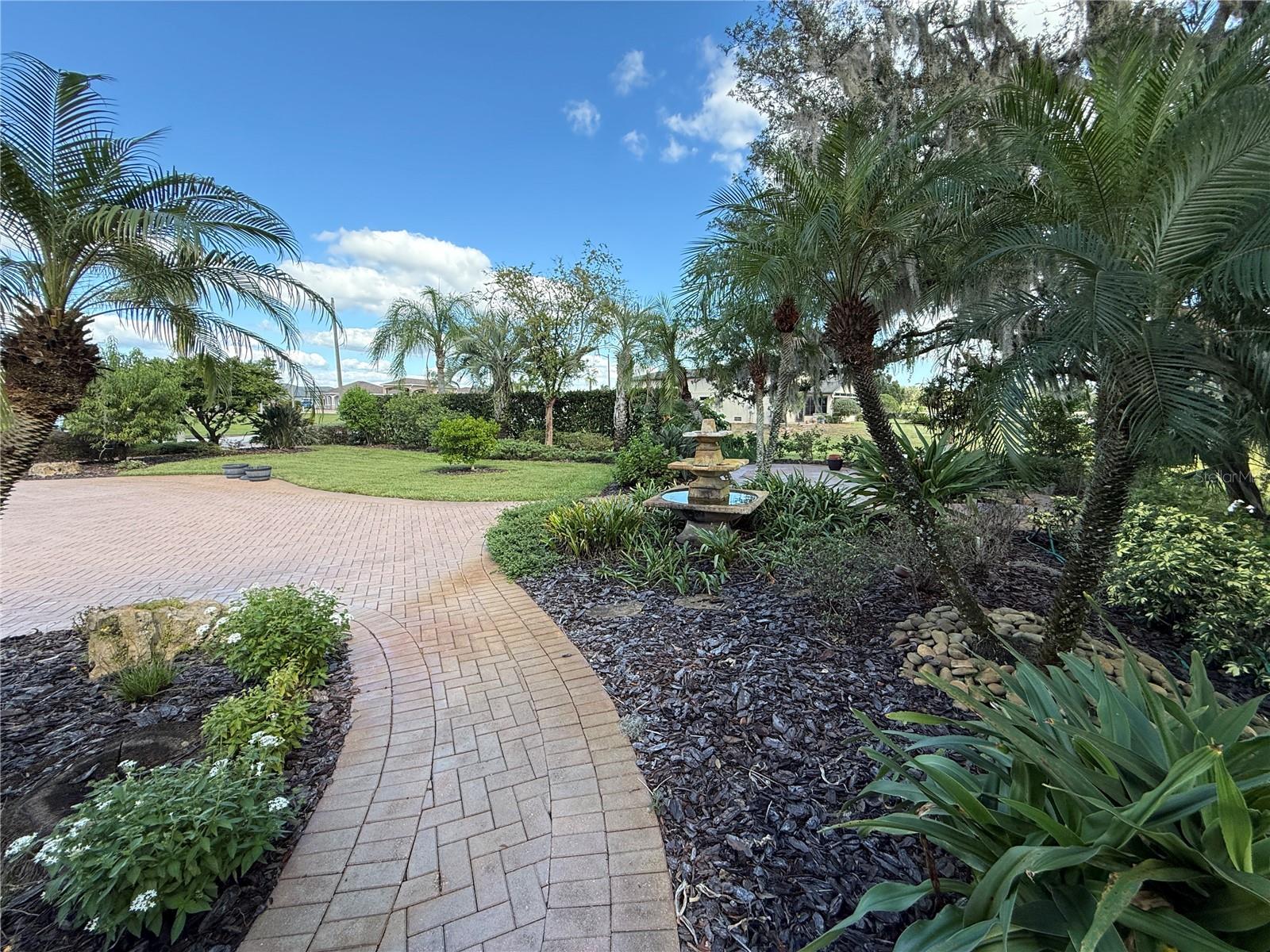 552 MEANDERING WAY, Polk City, FL 33868