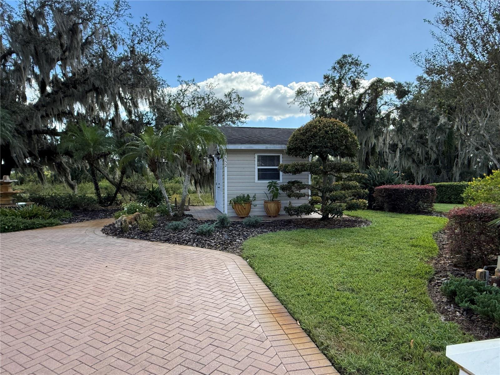 552 MEANDERING WAY, Polk City, FL 33868