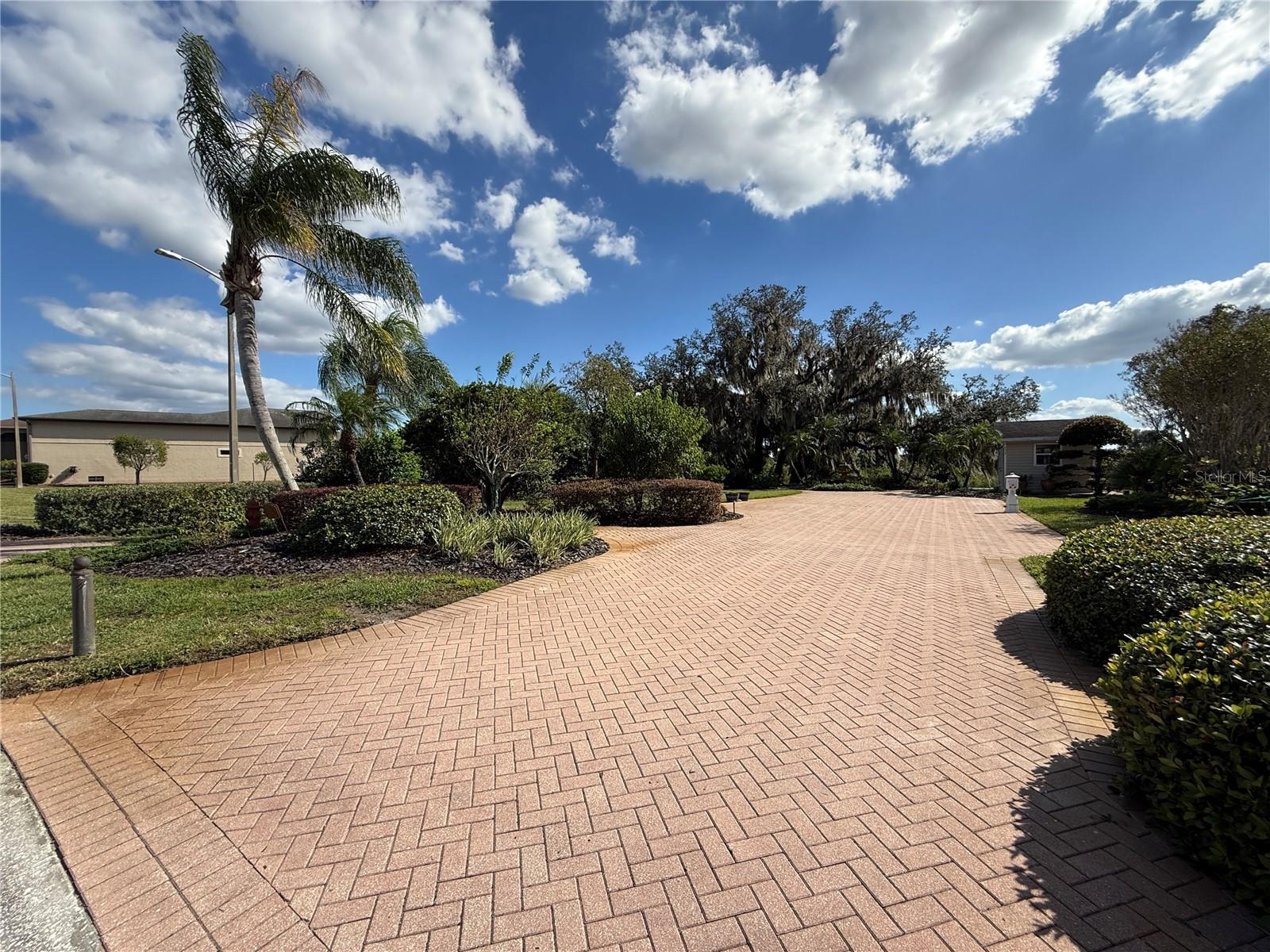 552 MEANDERING WAY, Polk City, FL 33868
