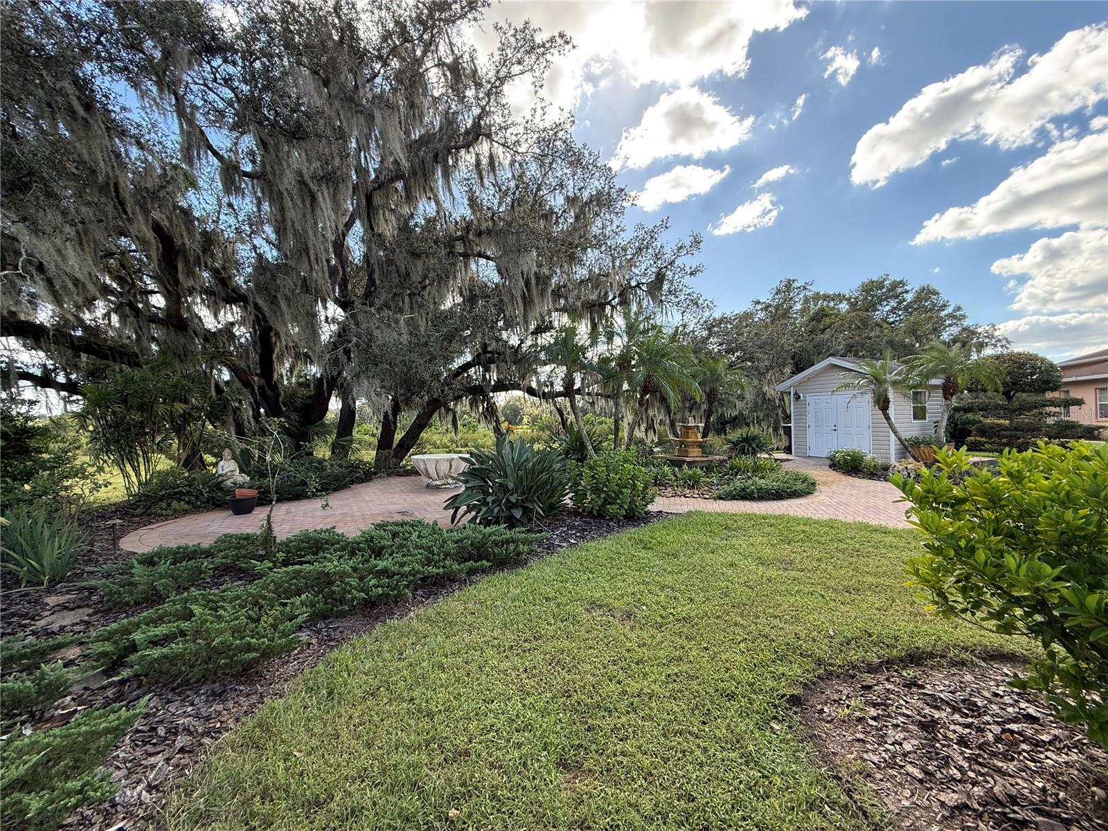 552 MEANDERING WAY, Polk City, FL 33868