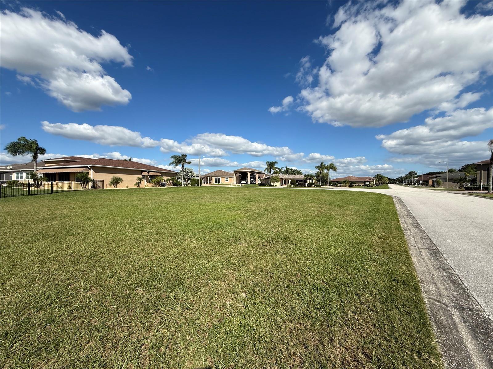 555 MEANDERING WAY, Polk City, FL 33868