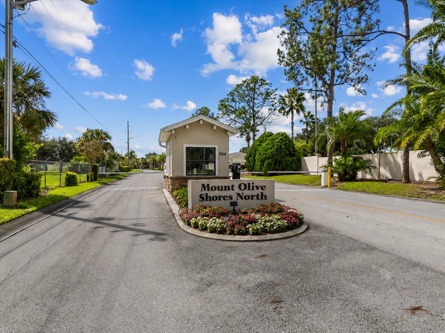 555 MEANDERING WAY, Polk City, FL 33868
