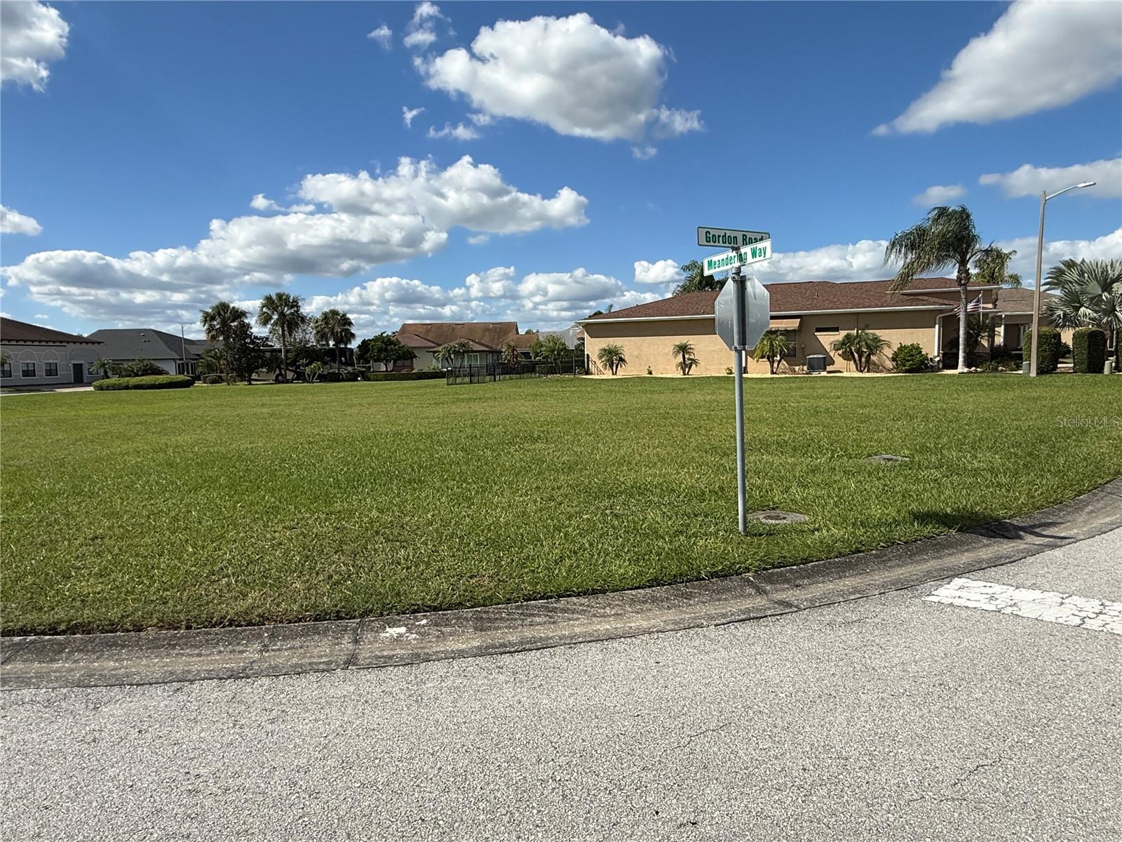 555 MEANDERING WAY, Polk City, FL 33868