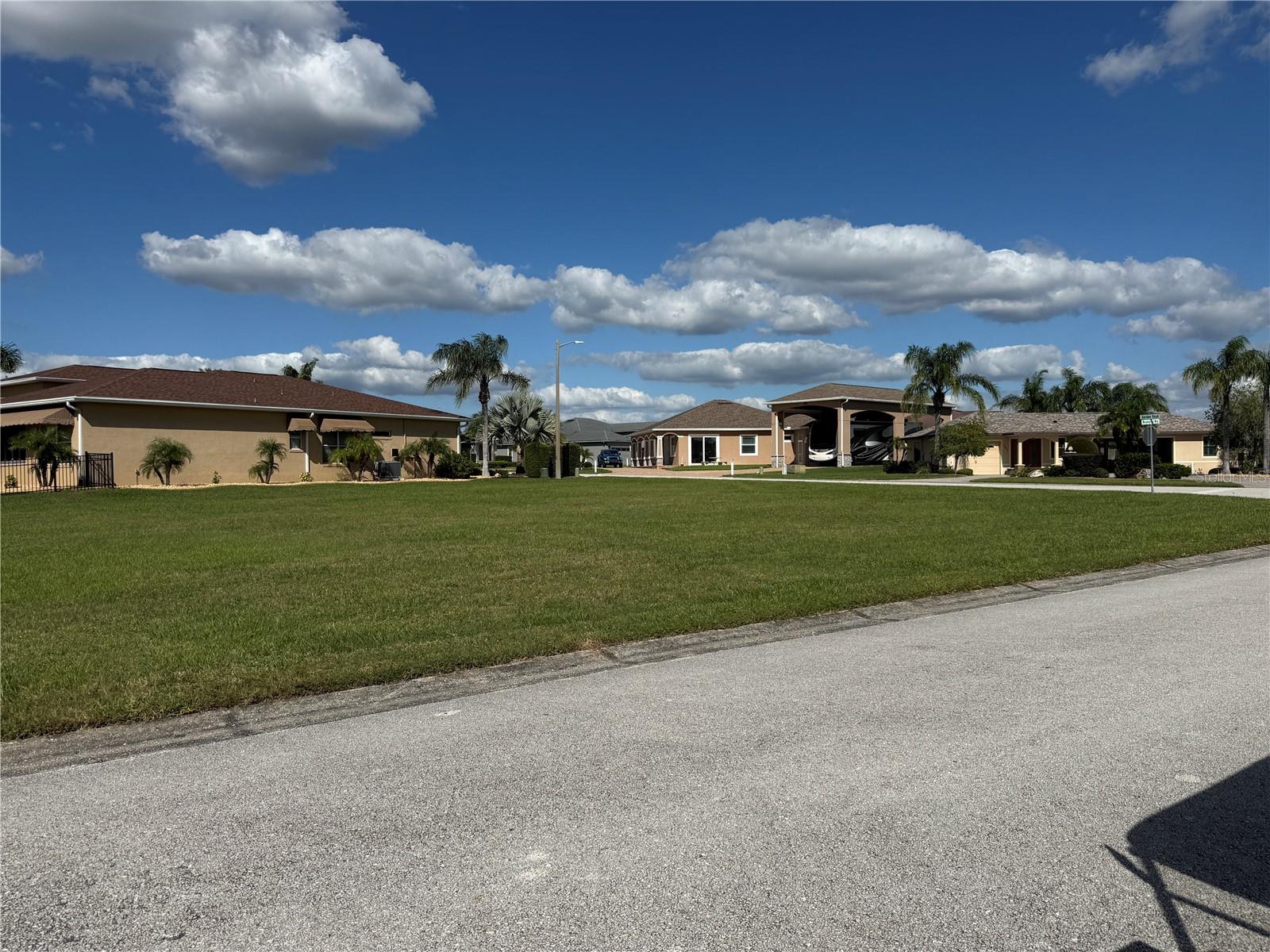 555 MEANDERING WAY, Polk City, FL 33868
