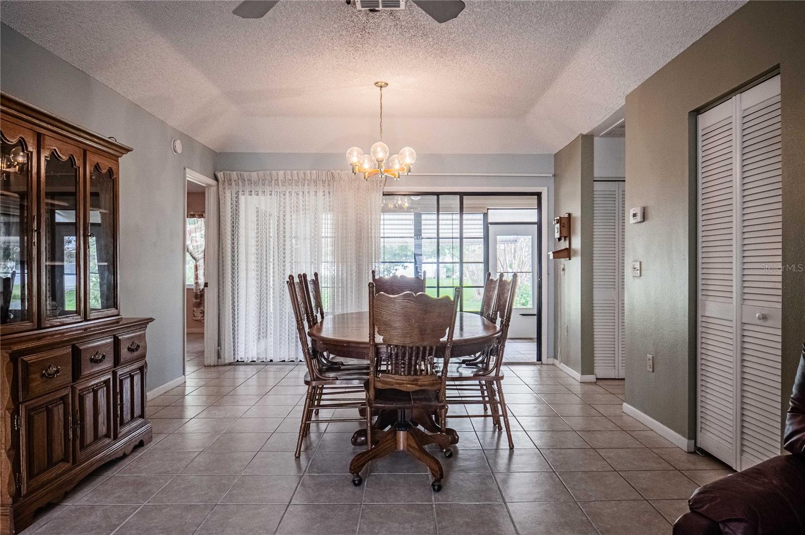 4912 Dawnview dining 4912 Dawnview dining