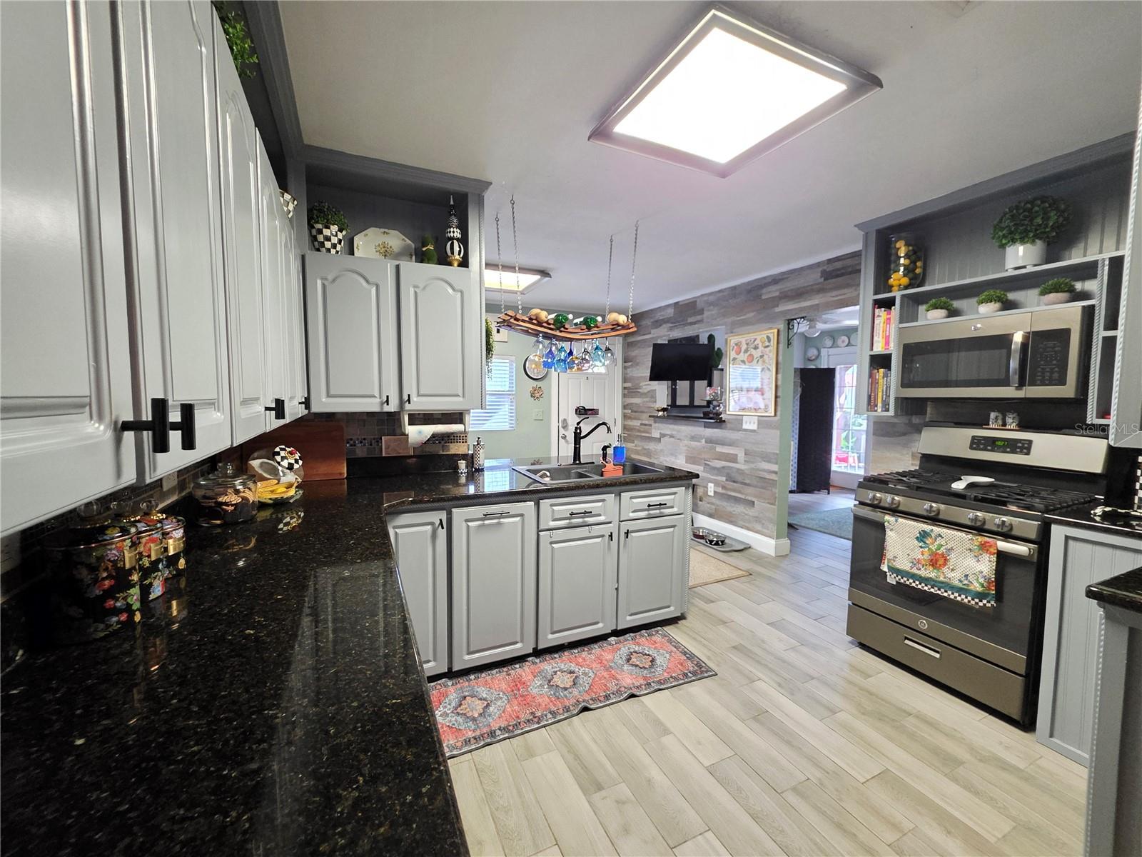 118 S WATERLOO AVENUE, Lakeland, FL 33801