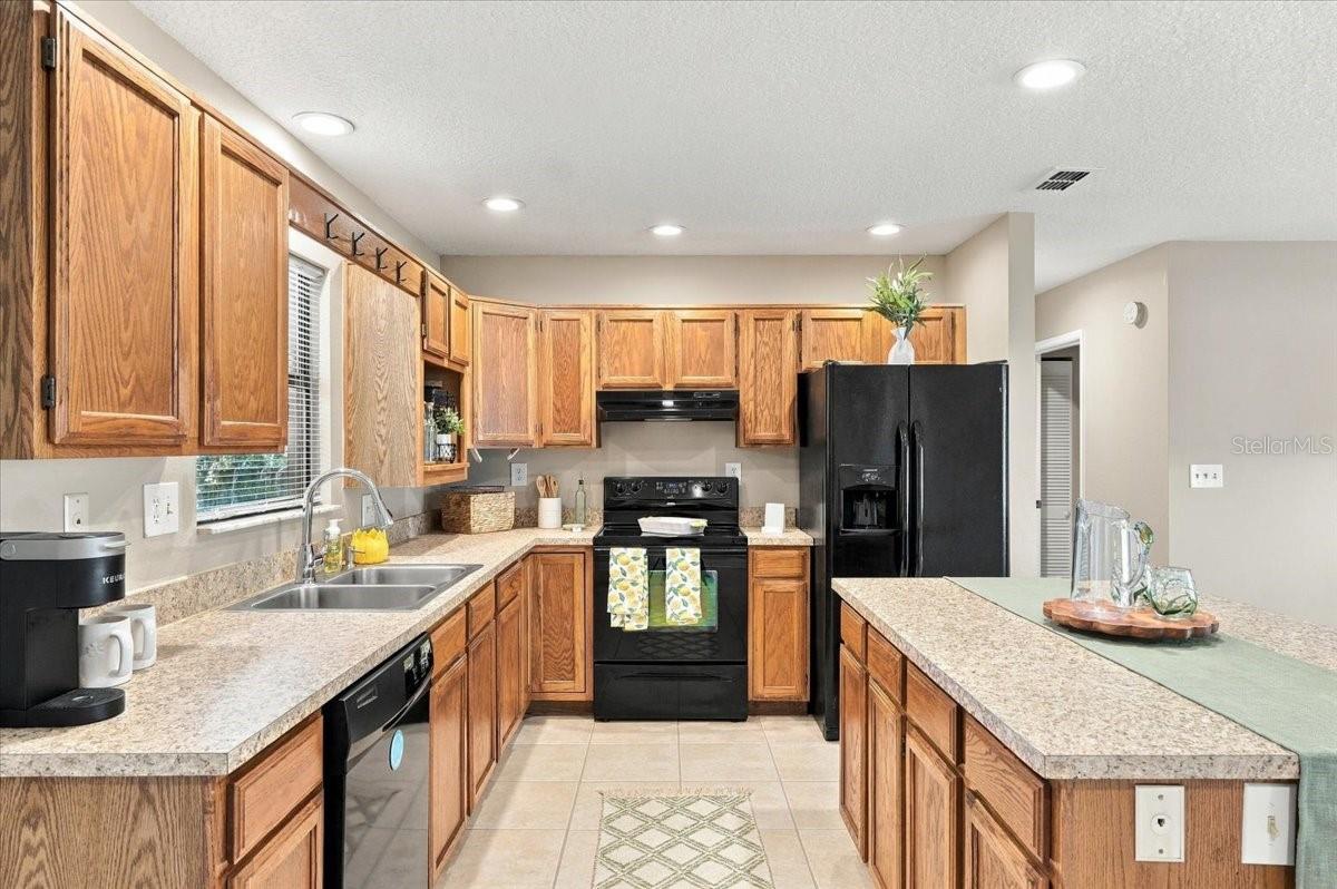 Kitchen features new counter tops, appliances convey and large kitchen island for good workspace. Kitchen features new counter tops, appliances convey and large kitchen island for good workspace.