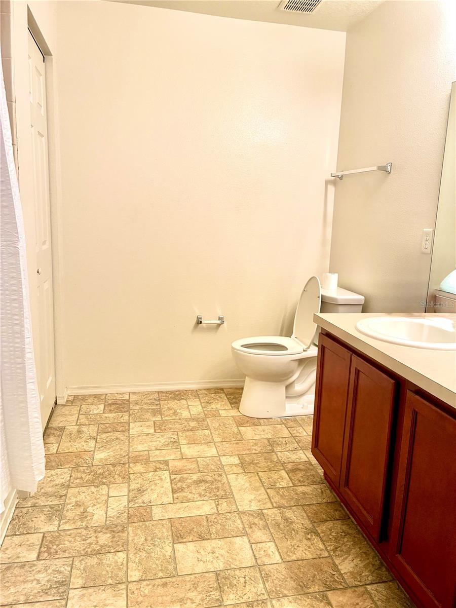 4390 SUN CENTER RD, Mulberry, FL 33860