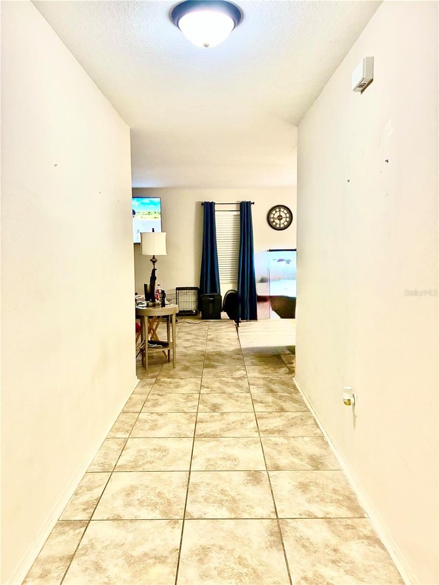 4390 SUN CENTER RD, Mulberry, FL 33860