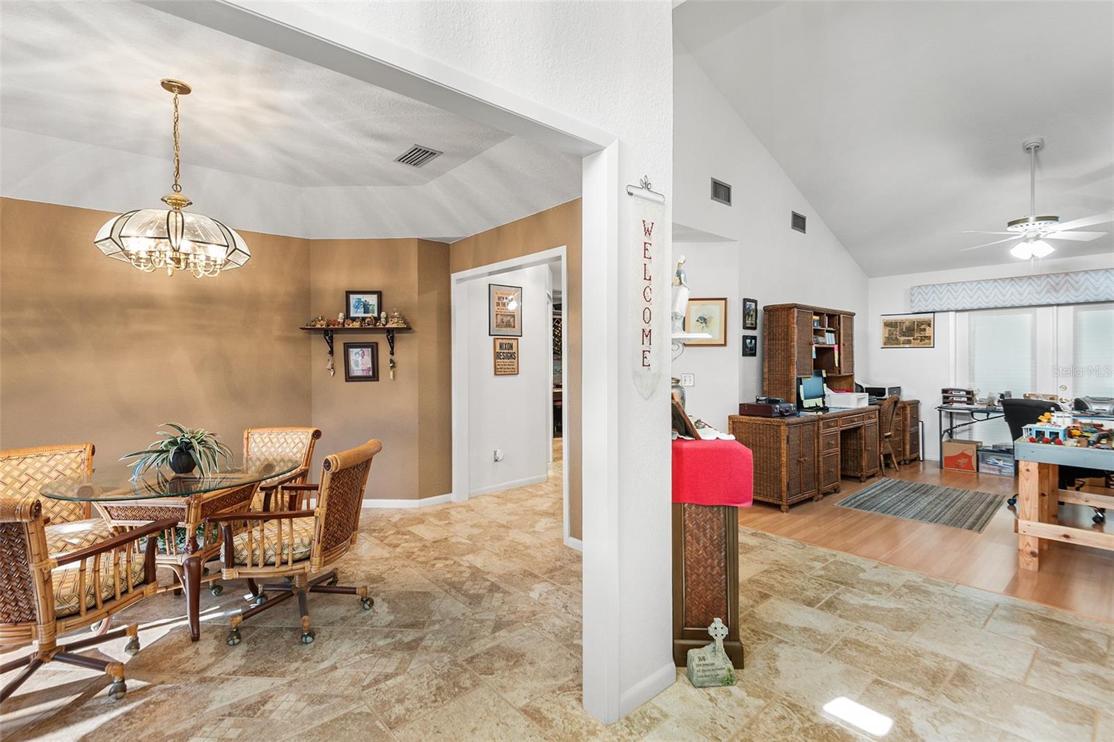 Dining room/living room