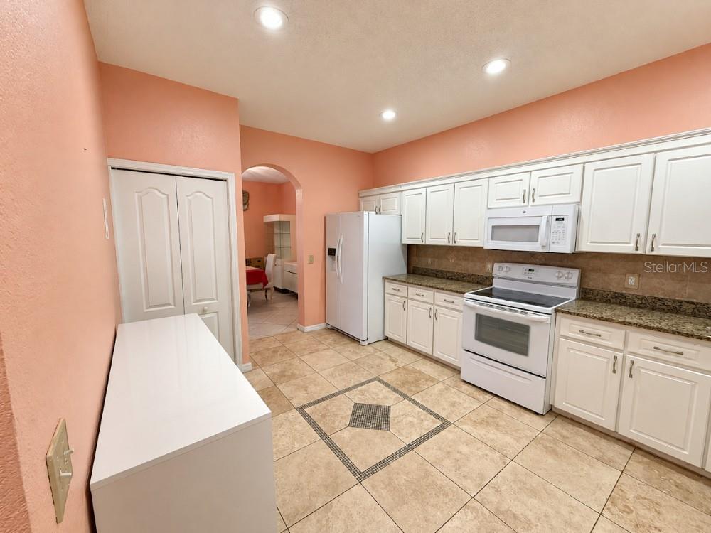 8166 WOODVINE CIRCLE, Lakeland, FL 33810