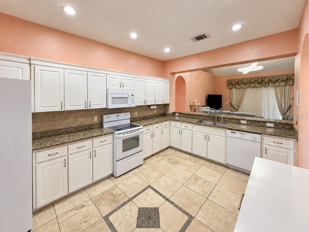 8166 WOODVINE CIRCLE, Lakeland, FL 33810