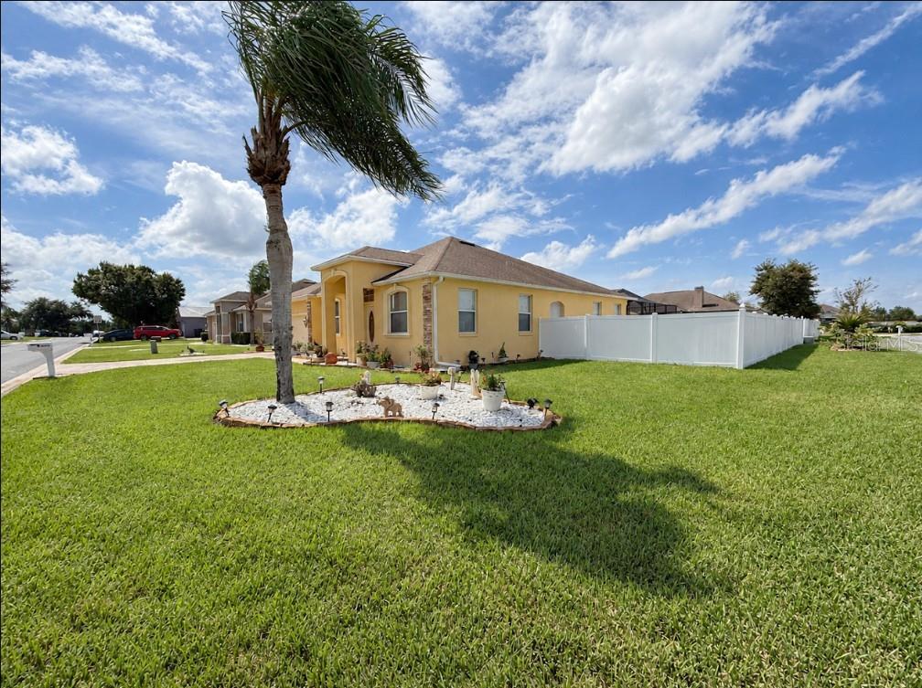 8166 WOODVINE CIRCLE, Lakeland, FL 33810