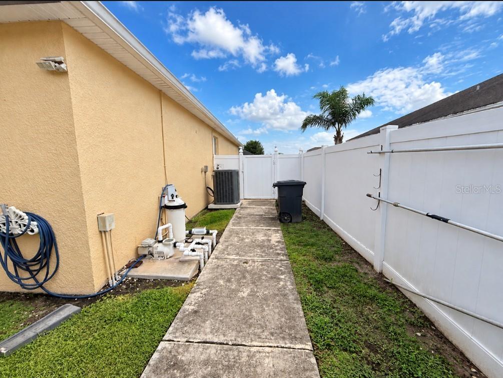 8166 WOODVINE CIRCLE, Lakeland, FL 33810