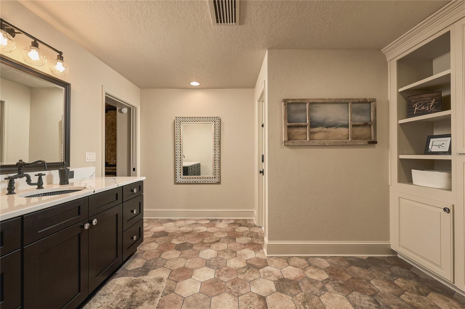 460 HOWARD AVENUE, Lakeland, FL 33815