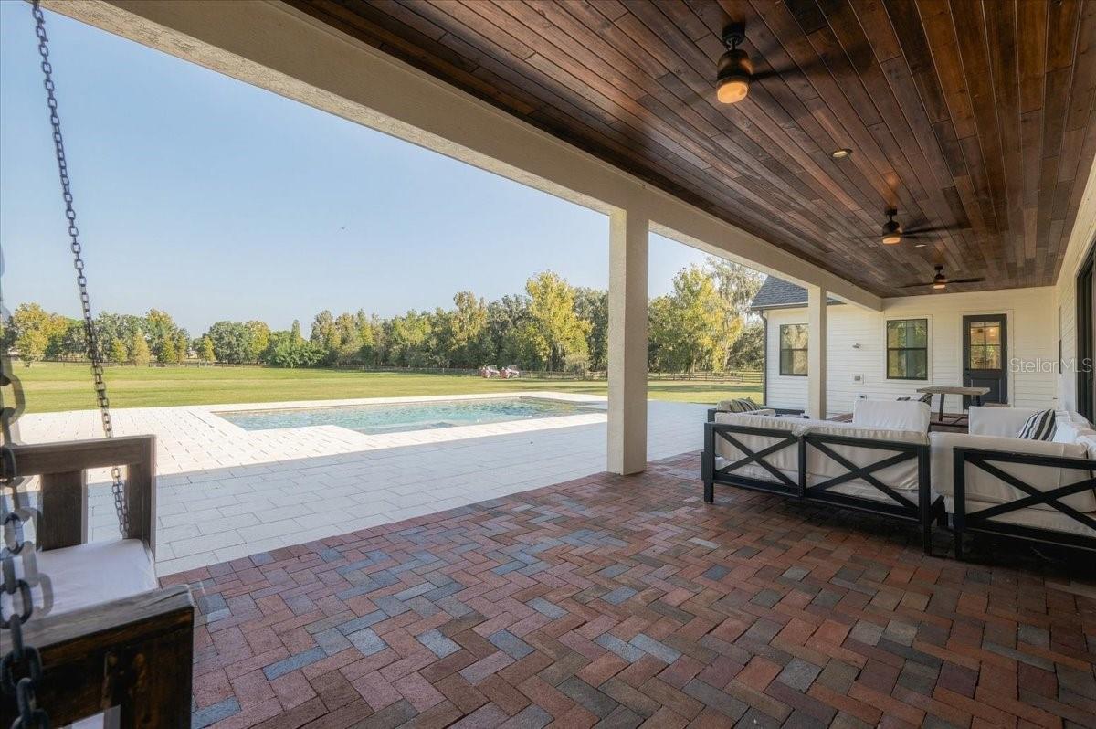 888 TWIN OAKS LANE, Winter Haven, FL 33880