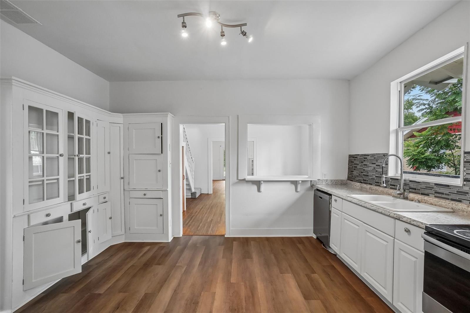 Kitchen - View to Dining Room