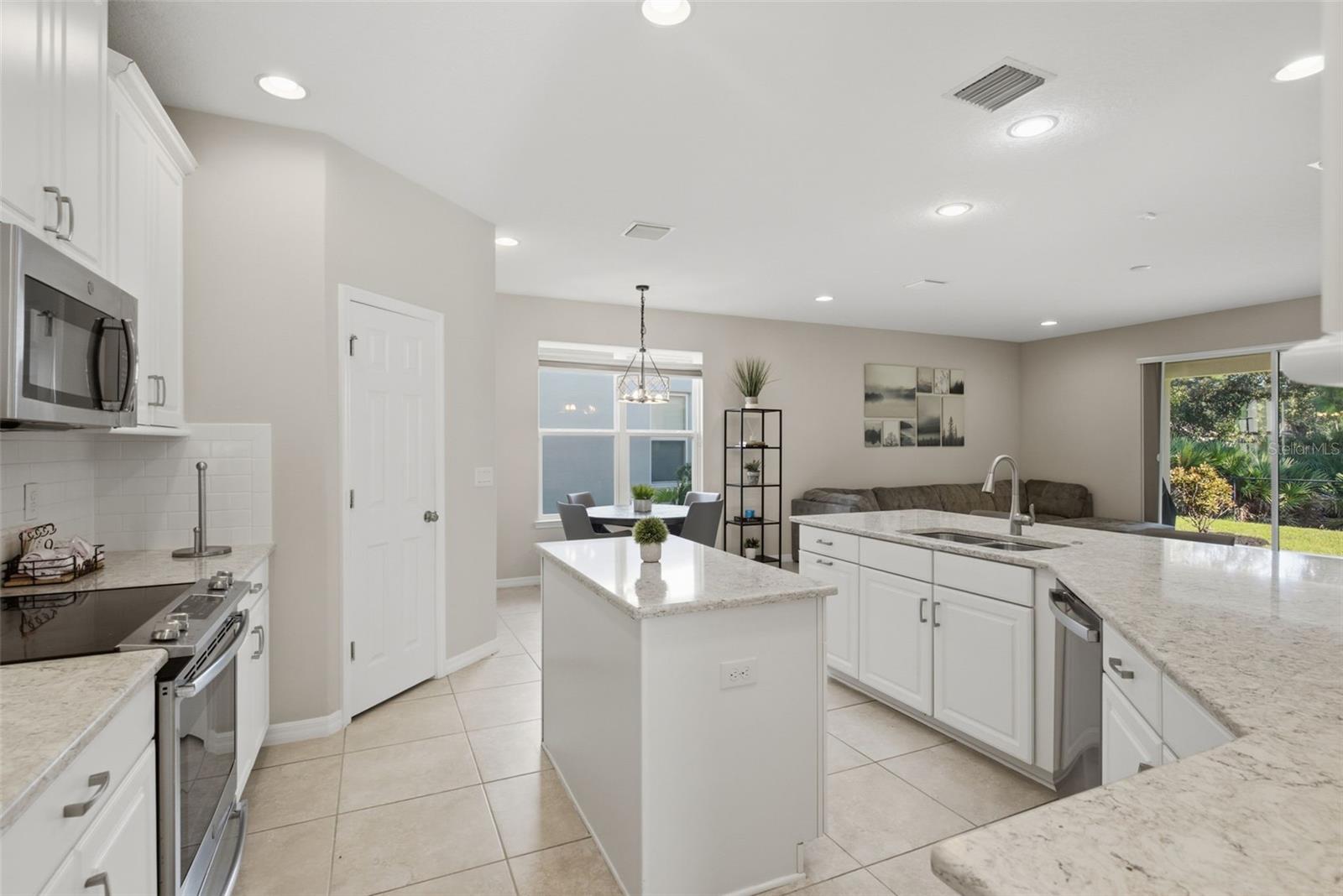 9009 SPRUCE CREEK CIRCLE, Riverview, FL 33578