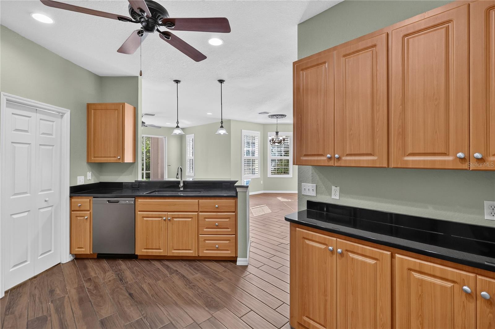 TONS OF KITCHEN CABINETS