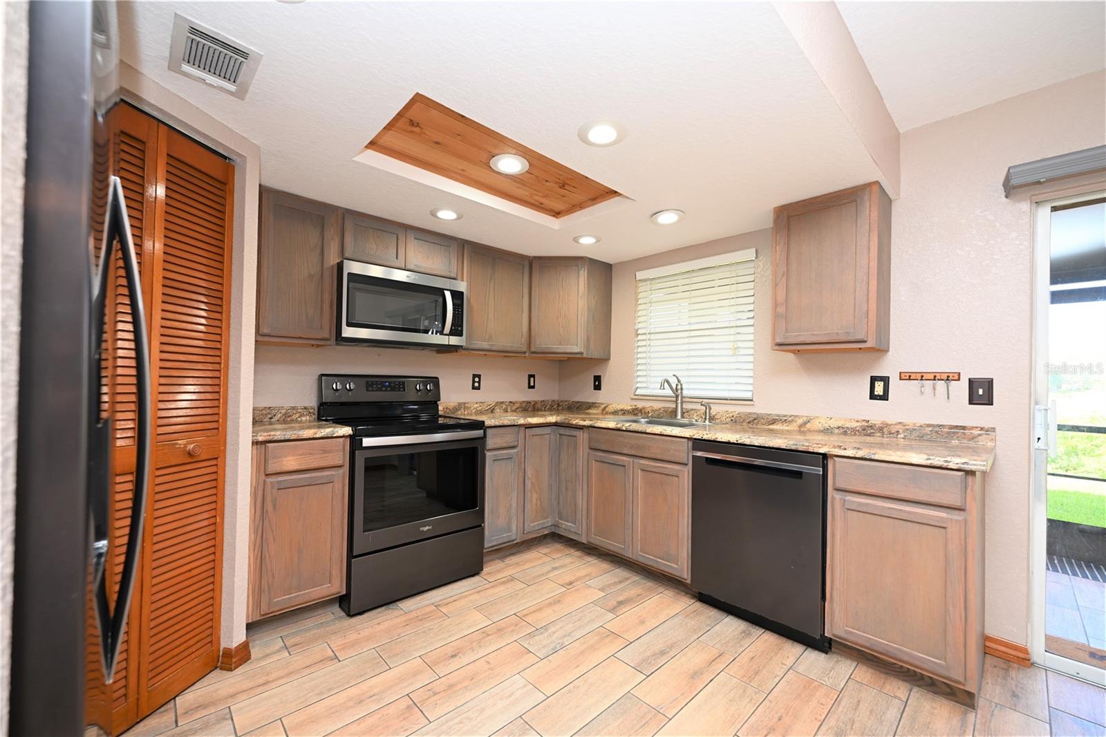 1920 E EDGEWOOD DRIVE, #R3, Lakeland, FL 33803