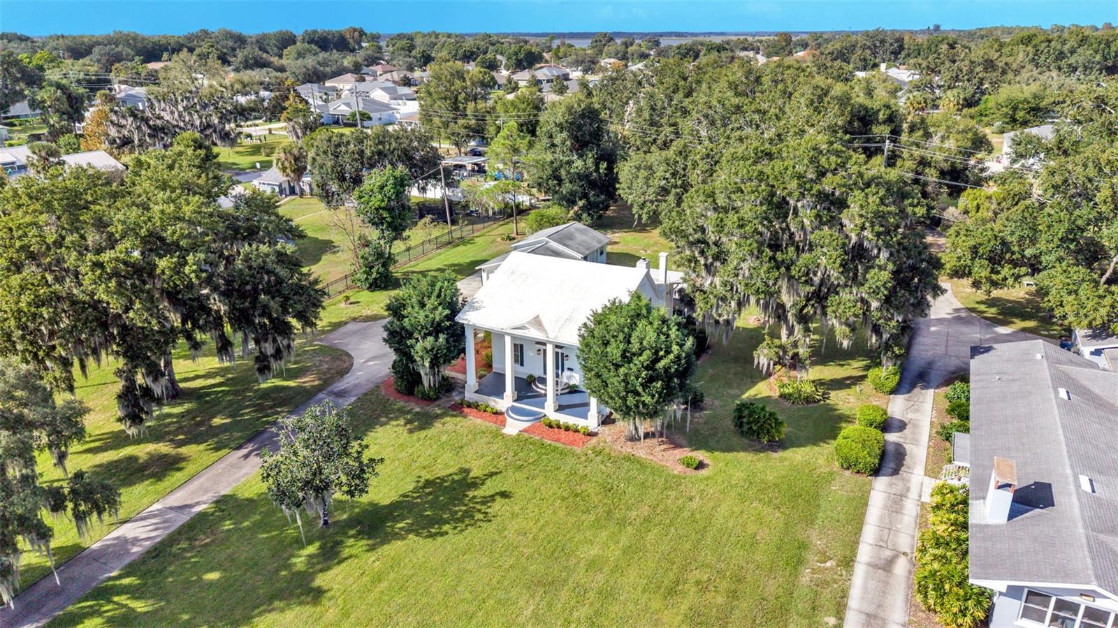 1542 LAKE ARIANA BOULEVARD, Auburndale, FL 33823