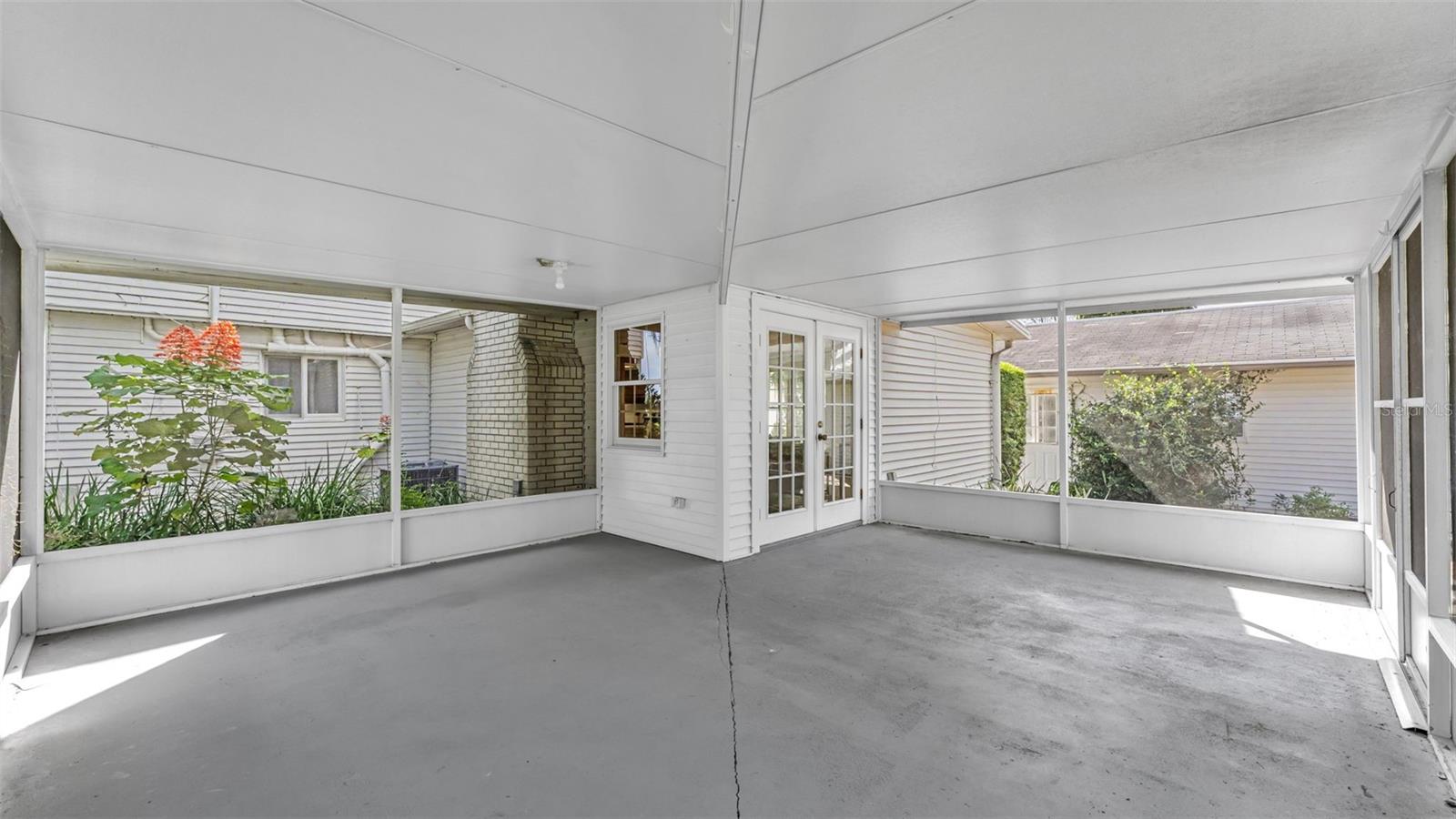 1542 LAKE ARIANA BOULEVARD, Auburndale, FL 33823