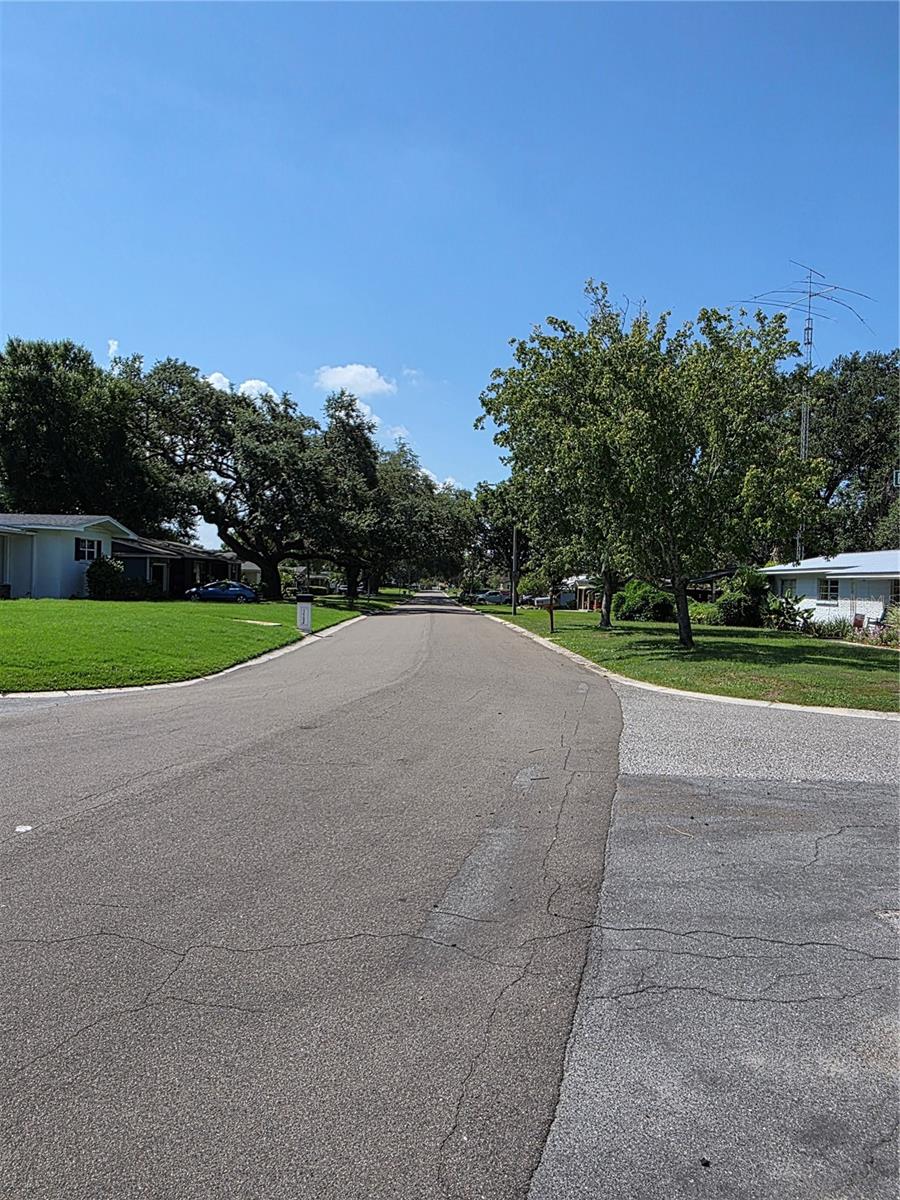 1641 MEADOWBROOK AVENUE, Lakeland, FL 33803 1641 MEADOWBROOK AVENUE, Lakeland, FL 33803