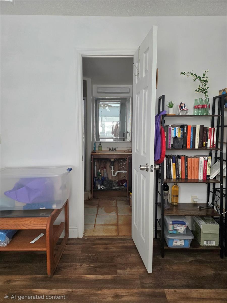 En Suite bathroom to Primary Bedroom