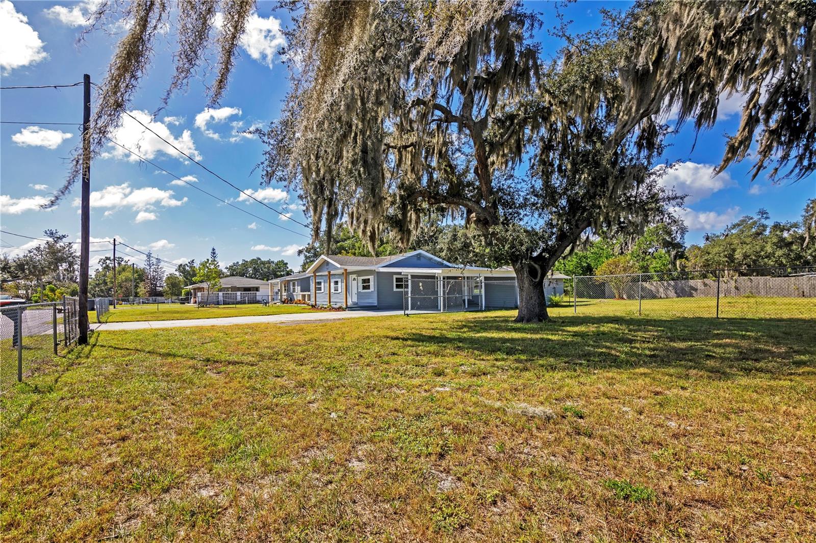 5926 CRAFTON DRIVE, Lakeland, FL 33809 5926 CRAFTON DRIVE, Lakeland, FL 33809