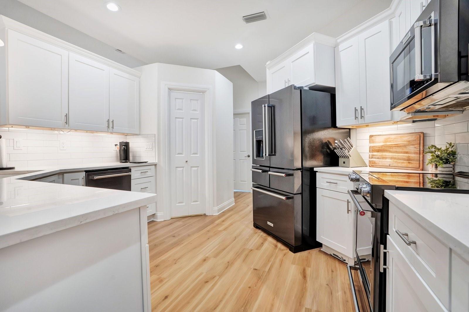 2859 MEDINAH CIRCLE, Lakeland, FL 33803 2859 MEDINAH CIRCLE, Lakeland, FL 33803