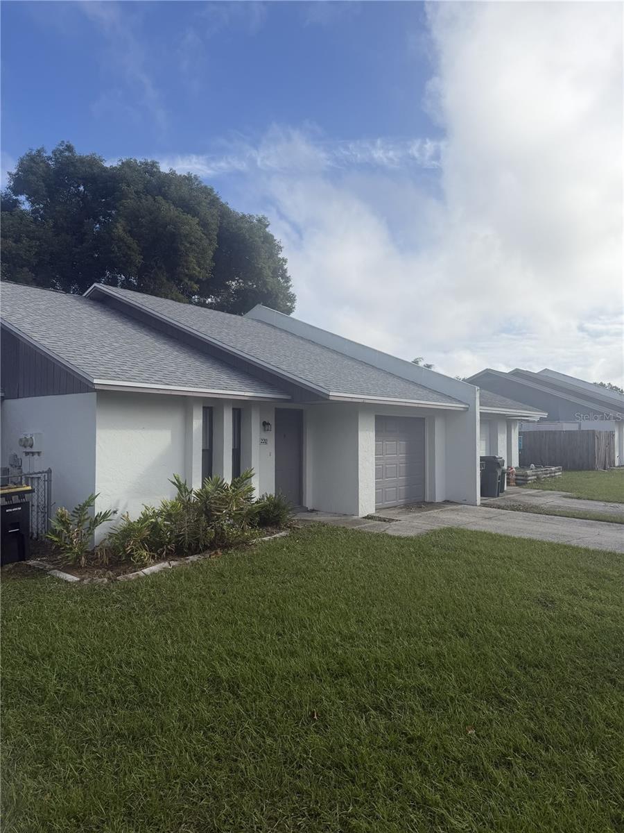 220 VILLAGE CREST COURT, Lakeland, FL 33809