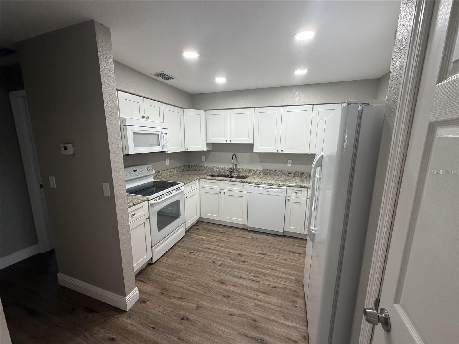 220 VILLAGE CREST COURT, Lakeland, FL 33809