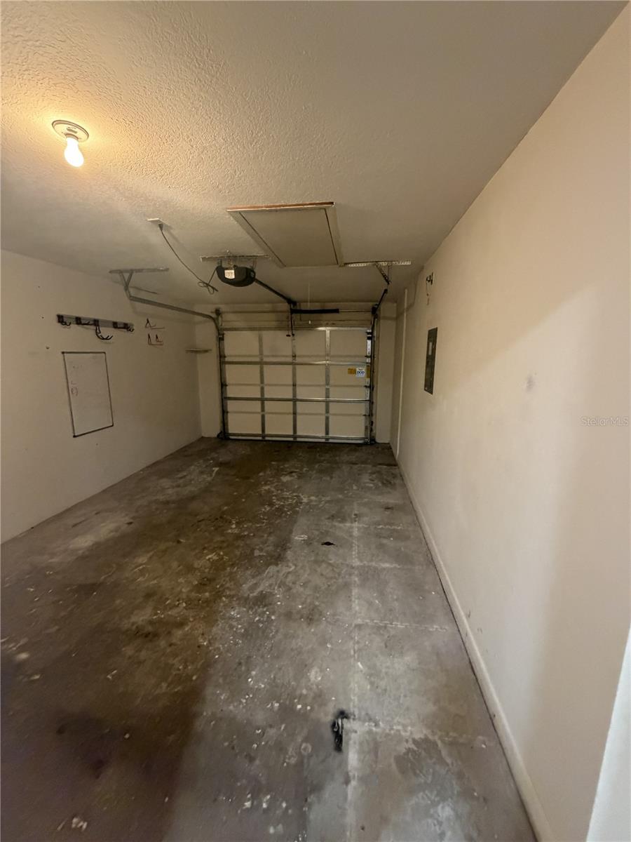 220 VILLAGE CREST COURT, Lakeland, FL 33809